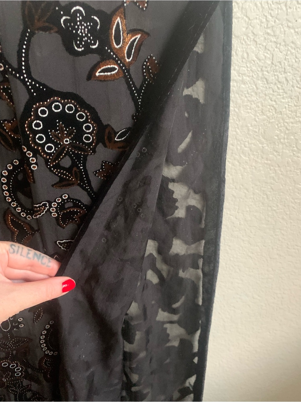 Velvet Burnout Paisley Shawl Black Gold Fringe Boho Evening Wrap 71 in Scarf - Picture 4 of 8